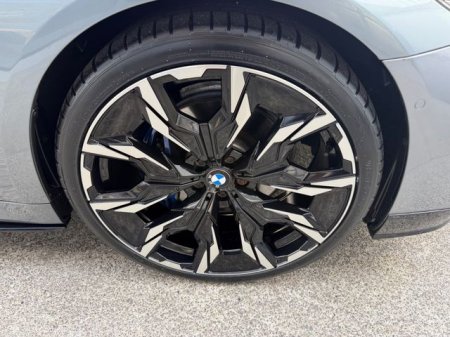 2018 BMW 5-Series - photo 7