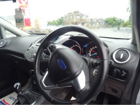 2015 Ford Fiesta - photo 8