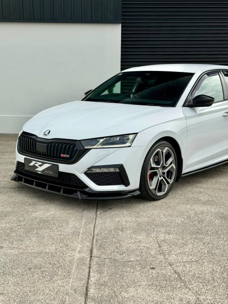 2022 Skoda Octavia - photo 2