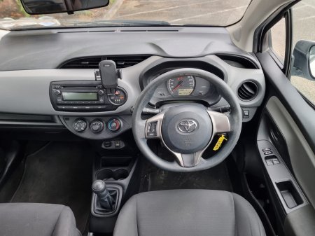 2015 Toyota Yaris - photo 15
