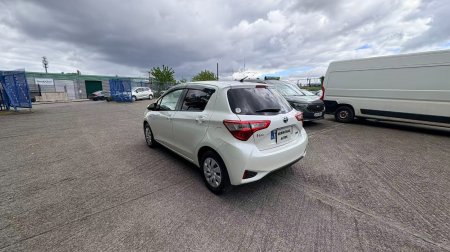 2017 Toyota Vitz - photo 6