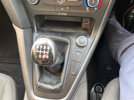 2016 Ford Focus - photo 16