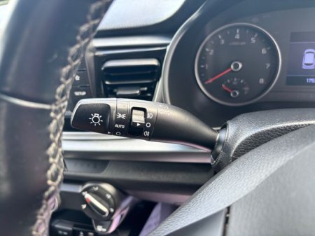 2020 Kia Rio - photo 17