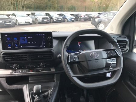 2025 Toyota Proace - photo 18