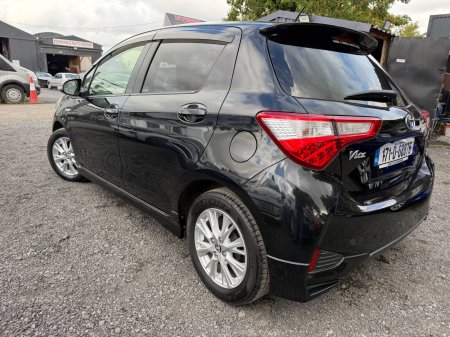 2017 Toyota Vitz - photo 3