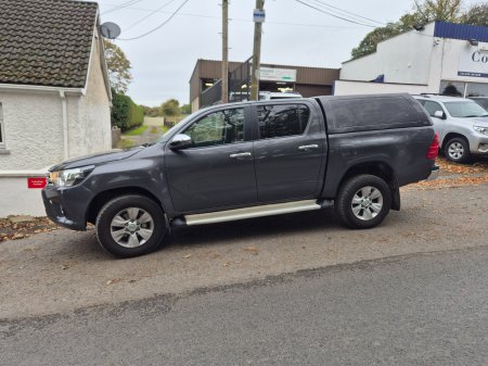 2017 Toyota Hilux - photo 2