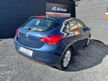 2011 Opel Astra - photo 8