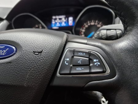 2017 Ford Focus - photo 32
