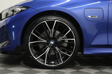 2023 BMW 3-Series - photo 12