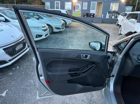 2016 Ford Fiesta - photo 4