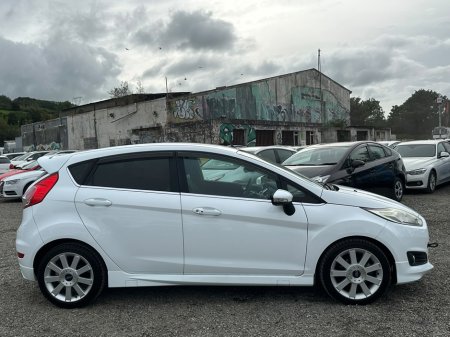 2015 Ford Fiesta - photo 8
