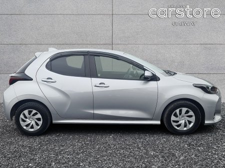2022 Toyota Yaris - photo 2