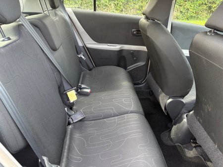 2010 Toyota Yaris - photo 14