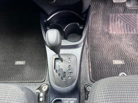 2015 Toyota Vitz - photo 8