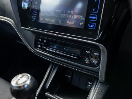 2017 Toyota Auris - photo 15