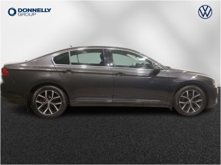 2020 Volkswagen Passat - photo 4