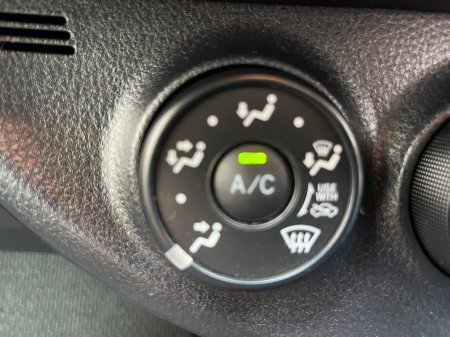 2019 Toyota Vitz - photo 26