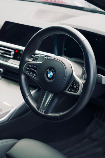 2022 BMW 3-Series - photo 10