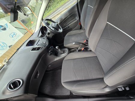2016 Ford Fiesta - photo 22
