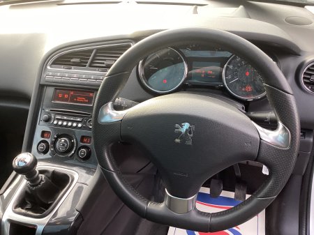 2014 Peugeot 5008 - photo 12