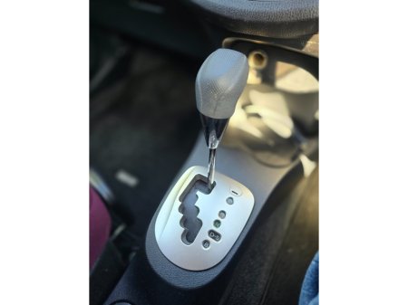 2015 Toyota Vitz - photo 4