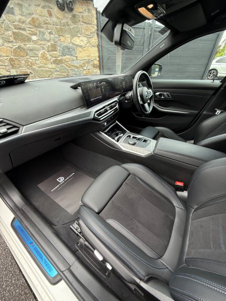 2022 BMW 3-Series - photo 18