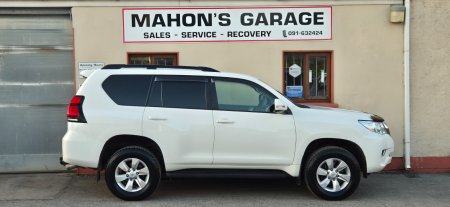 2018 Toyota Land Cruiser - photo 2