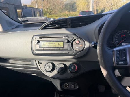 2015 Toyota Yaris - photo 13