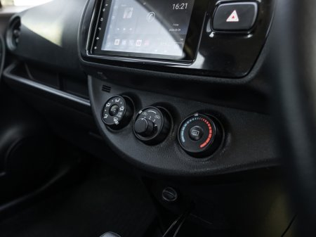 2017 Toyota Vitz - photo 14