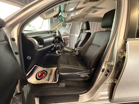 2025 Toyota Hilux - photo 17