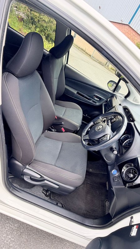 2019 Toyota Vitz - photo 16