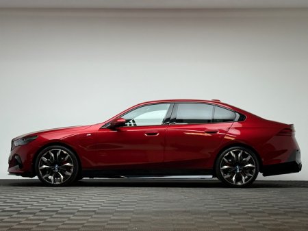 2025 BMW 5-Series - photo 4