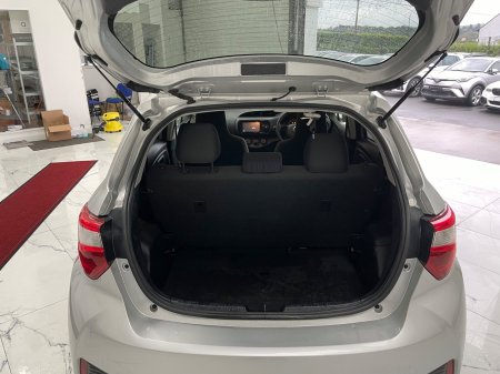 2018 Toyota Vitz - photo 15