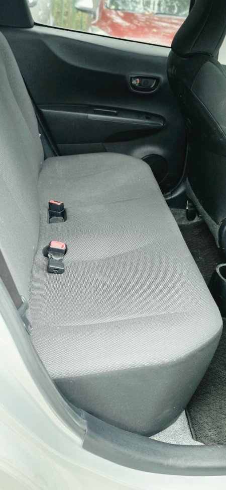 2014 Toyota Vitz - photo 8