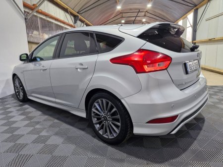 2018 Ford Focus - photo 13