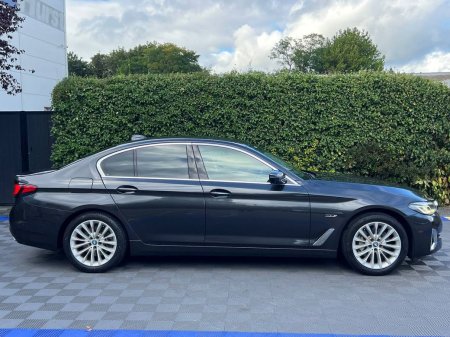 2022 BMW 5-Series - photo 2