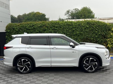 2022 Mitsubishi Outlander - photo 2