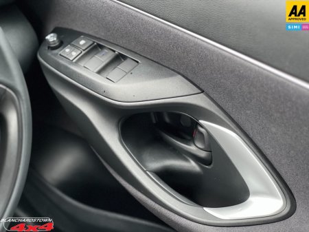 2023 Toyota Yaris - photo 29