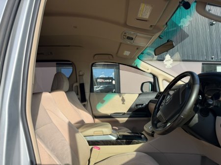 2014 Toyota Alphard - photo 13