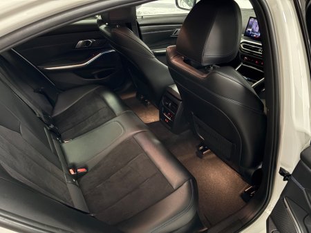 2023 BMW 3-Series - photo 18