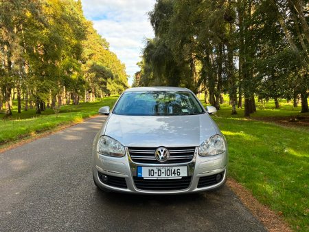 2010 Volkswagen Jetta - photo 2