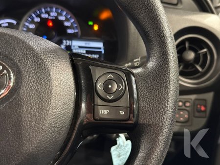 2019 Toyota Vitz - photo 17