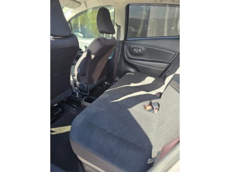 2019 Toyota Vitz - photo 10