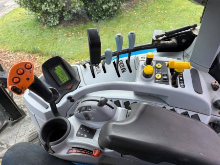2009 New Holland T6080 - photo 18