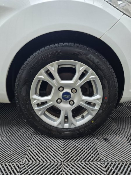 2015 Ford Fiesta - photo 9