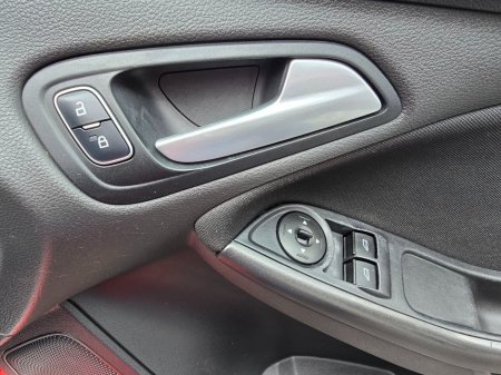 2017 Ford Focus - photo 19