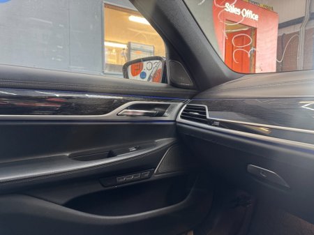 2017 BMW 7-Series - photo 16