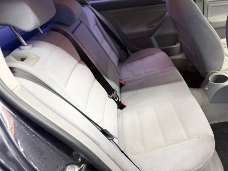 2004 Volkswagen Golf - photo 14