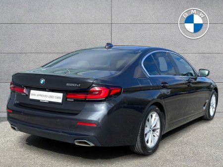 2022 BMW 5-Series - photo 2