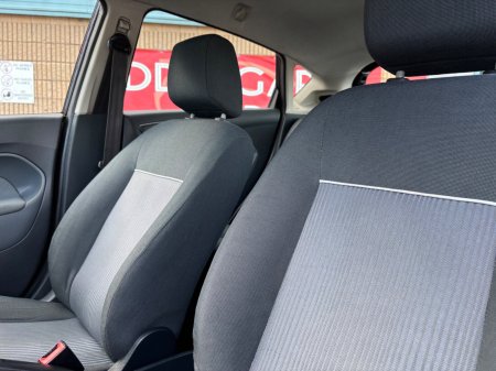 2011 Ford Fiesta - photo 14